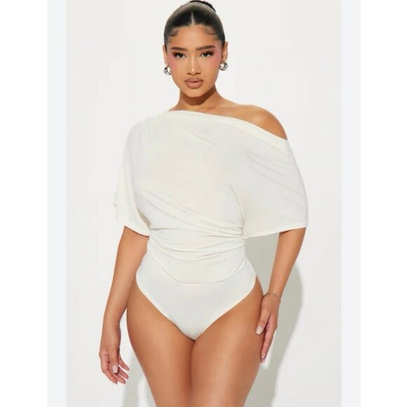NWT Fashion Nova Flatter Me Ivory White Off Shoulder Bodysuit Women’s Size 3X - Picture 1 of 6